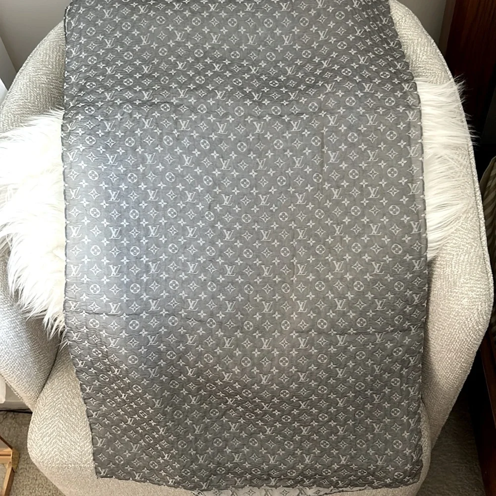 Louis Vuitton Monogram LV Silk Stole - Picture 11 of 12